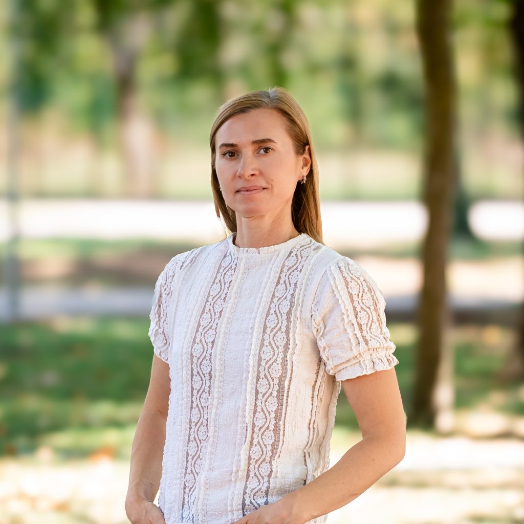 Carmen MICLOSONI